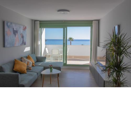 Precioso apartamento frente a la playa con piscina