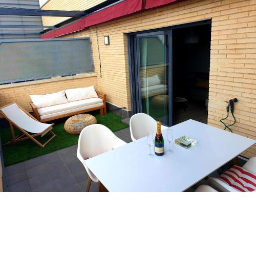 Precioso ático grande, 2 habitaciones, 2 baños y garaje