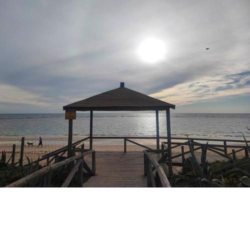 Precioso bajo muy grande a 200 metros de playa