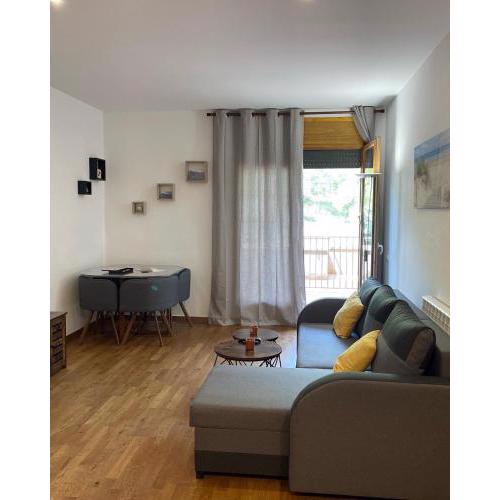 Precioso cálido apartamento en Sort con terraza