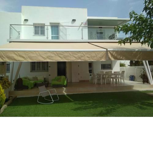 Precioso chalet de diseño a pie de playa nuevo.