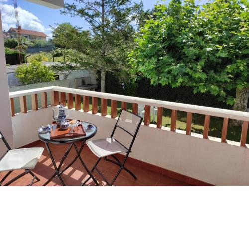 Precioso piso en playa America con jardin privado.