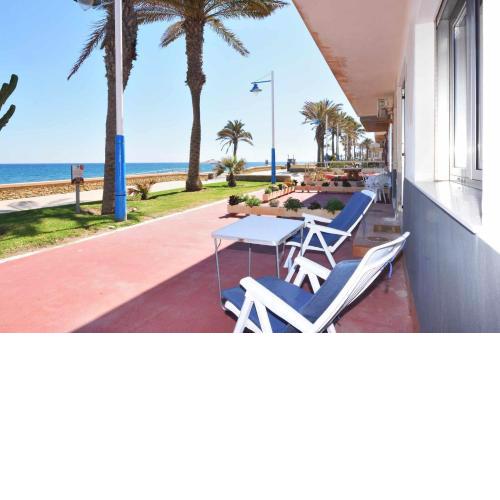 precioso y moderno apartamento frente al mar