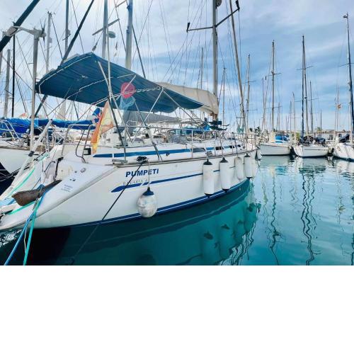 Precioso Yate en el centro del Puerto de Mogan