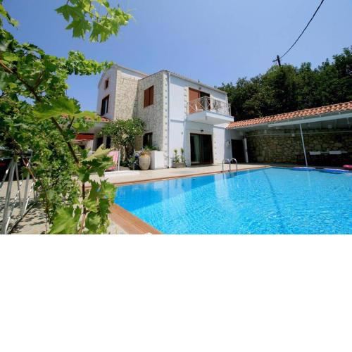 Premium 6-people Villa with Private Pool!