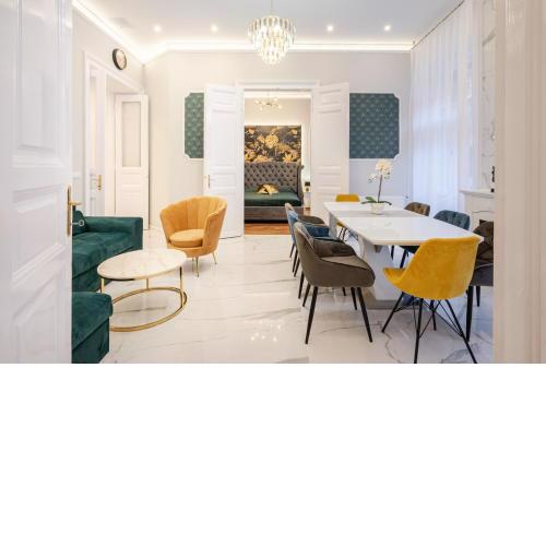 Premium Art Deco Apartment at Broadway // 4BDR & 3BR