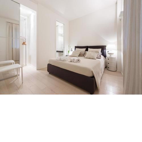 PRESTIGE Santa Maria Novella with PRIVATE PARKING! hosted by Sweetstay