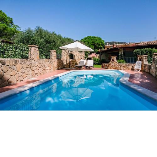 Prestigiosa Villa con piscina a due passi dal mare