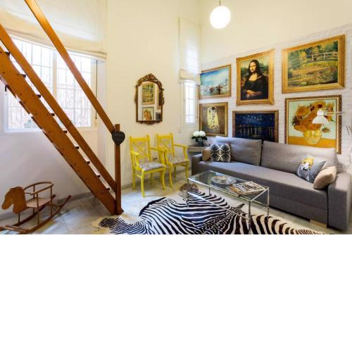 PRETTY DUPLEX IN BOHEMIAN DISTRICT-CITY CENTER