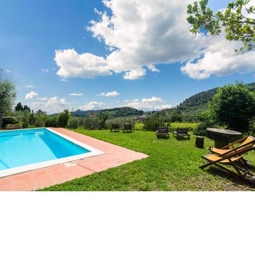 Pretty Farmhouse in Bacchereto with Swimming Pool