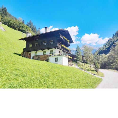 Pretty Holiday Home in Mayerhofen with Balcony
