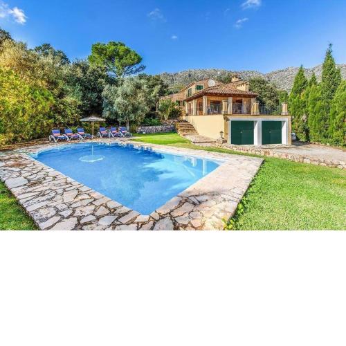 Pretty villa close to Cala San Vicente, Special Prices Car Hire for our Guests