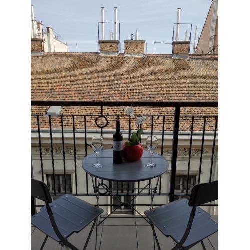 Prime central apartment with balcony