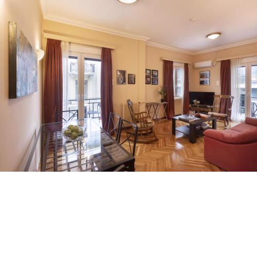 Prime Location 2 BR APT next to the Acropolis