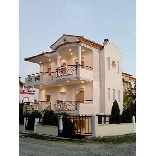 Prime Luxury Villa beach front