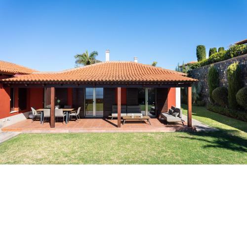 Prime Sea and Mountain views Home with pool