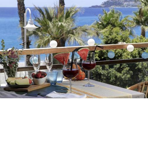 PRIMERA LINEA DE PLAYA CON PARKING Y WIFI