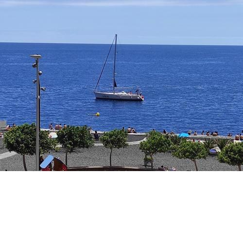 Primera línea de Playa con vistas al Mar y plaza de garaje