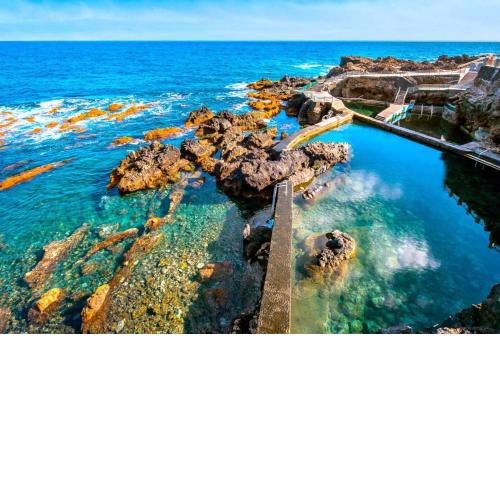 Primera línea en piscinas naturales.