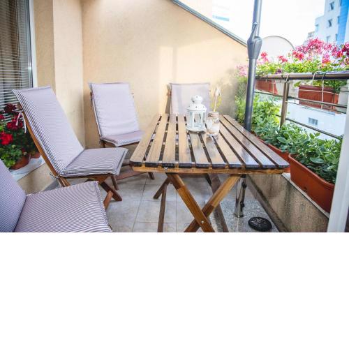 Private 2-BDR Apt. + Parking near Lazur Stadium