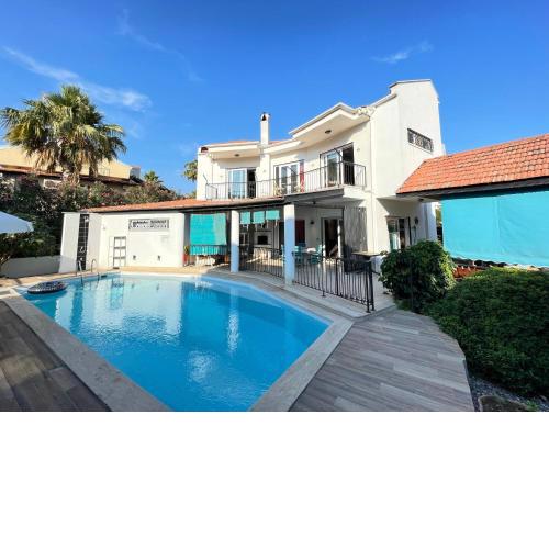 Private 3 bedroom Villa Perfect Location