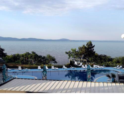 Private apartment with sea view in Blue Bay Pallace