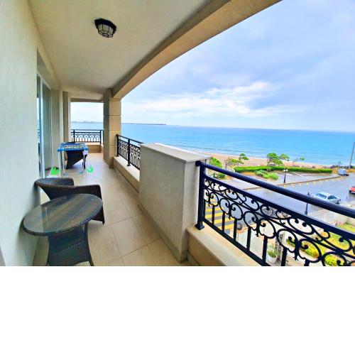 Private Apartments by the sea with a large terrace in Apart hotel!