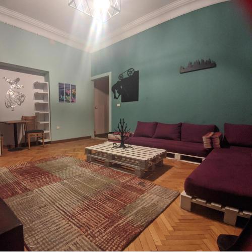 private entrance studio