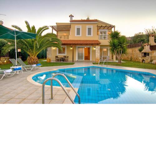 Private-Family Gerani Elessa villa with a garden & swimming pool