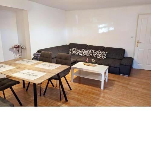 Private LowerGround Floor Apartment in Schönbrunn /w Free Parking