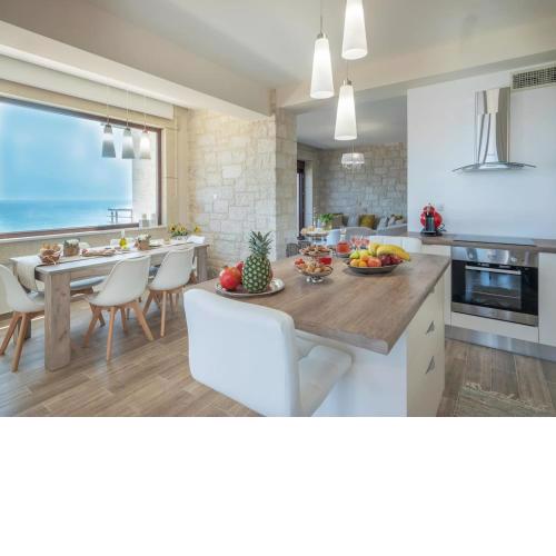 Private luxury 3bdrm Villa - Walk to beach