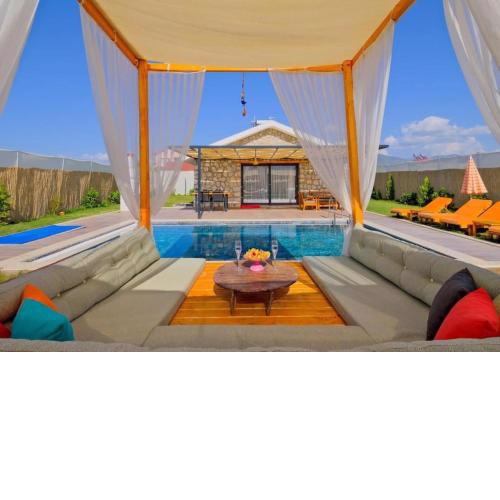 Private Pool Villa with Jacuzzi for 4 People in Fethiye, Muğla - Awz211