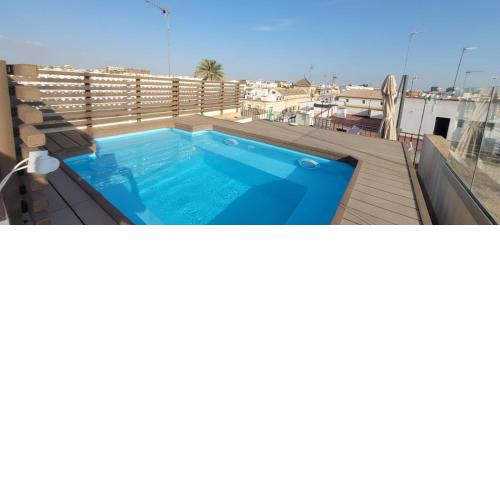 Private pool with panoramic views By RentalSevilla