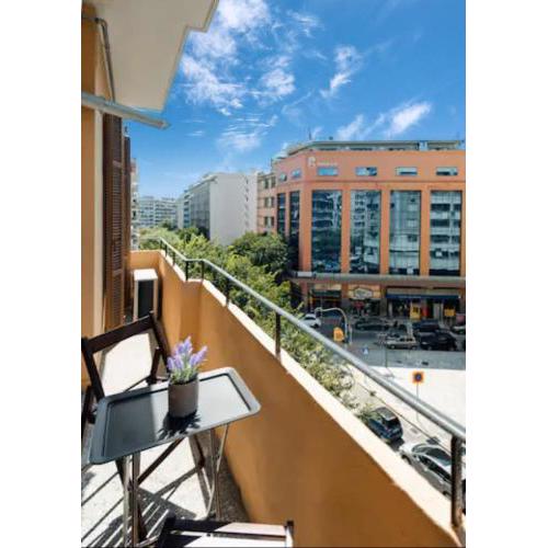 Private Pristine Balcony Home- Heart of the Center