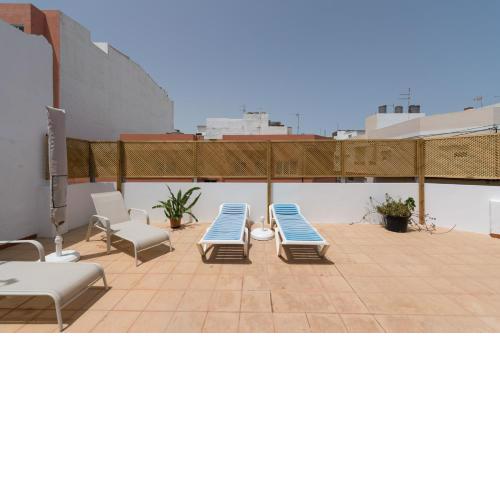 Private Solarium - 2BR House Near the Airport