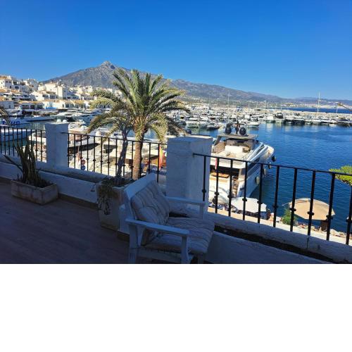Private suites in huge penthouse 1st line Puerto Banus, incredible views, jacuzzis