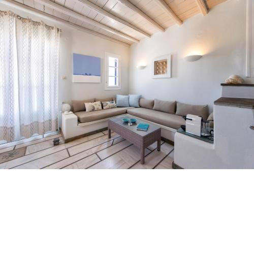 PURE WHITE 1BD house with amazing Sea Views in Naousa
