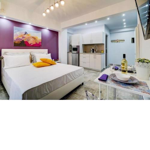 Purple- Lux studio 2' from metro Petralona