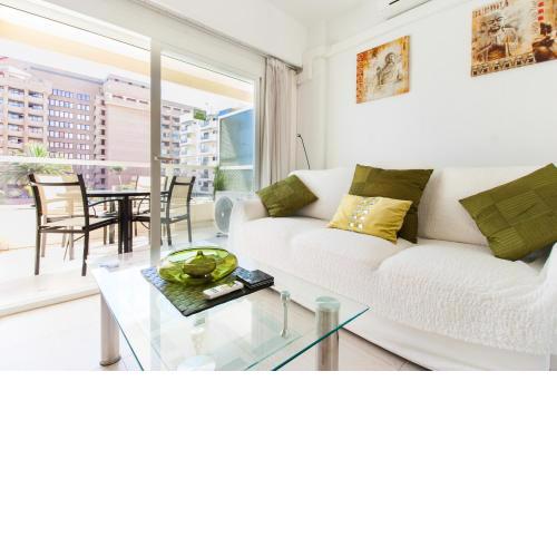 PYR Private Apartment SUNNY pool SIDE
