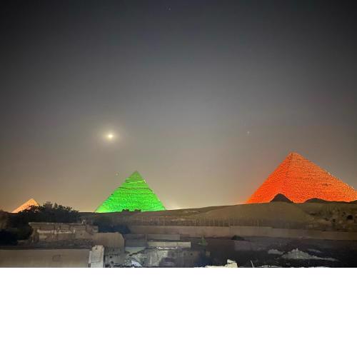 Pyramids lounge