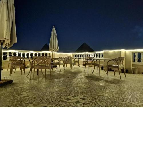Pyramids Stars view inn