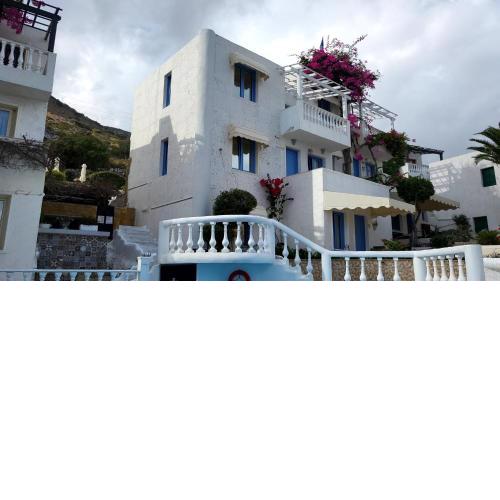 Quadruple Rooms full view in blue