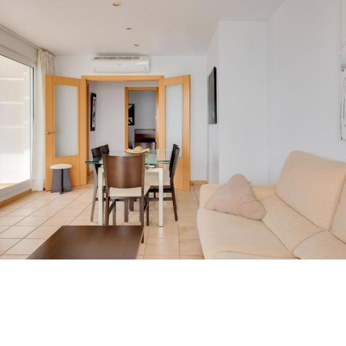 Quaint Apartment close to the Seabeach
