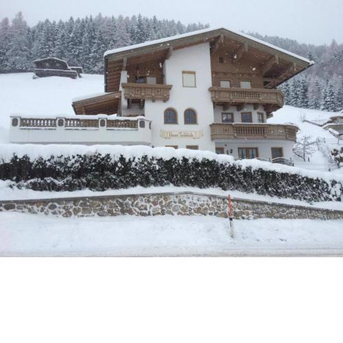 Quaint Apartment in Hainzenberg near Horbergbahn
