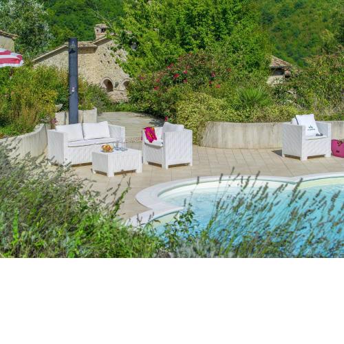 Quaint Holiday Home in Belforte all Isauro with Pool