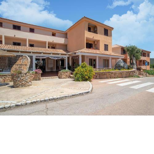 Quaint Holiday Home in Marinella near Beach