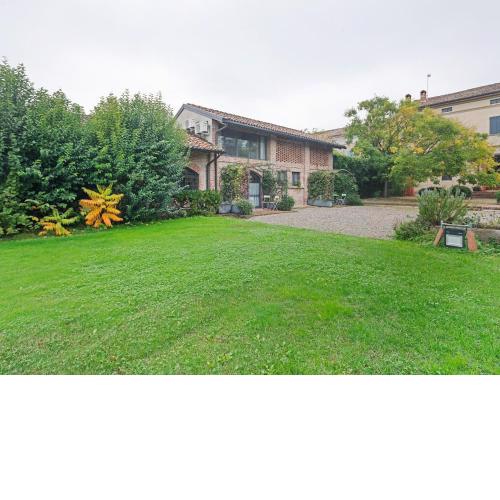 Quaint Mansion in Stagno Lombardo with Garden