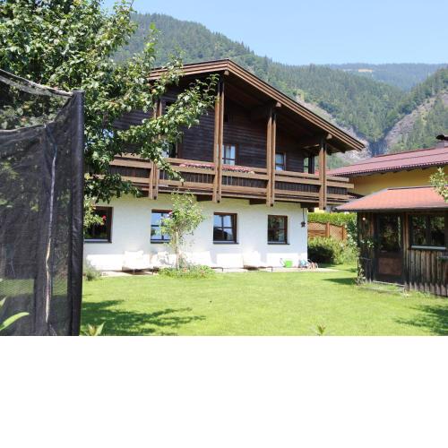 Quaint Mansion with Sauna in Goldegg