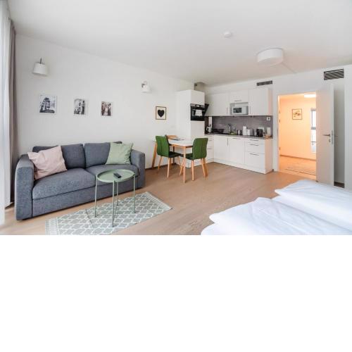 Quiet and cozy apartment next to Mariahilfer Strasse and Naschmarkt with AC