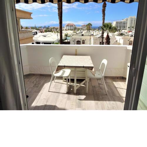 Quiet apartment with sea view, sun sets and WIFI in the heart of Las Americas
